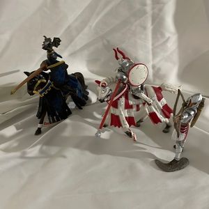 Schleich White Knight/Horse and Black Knight/Horse. One guard with bow.